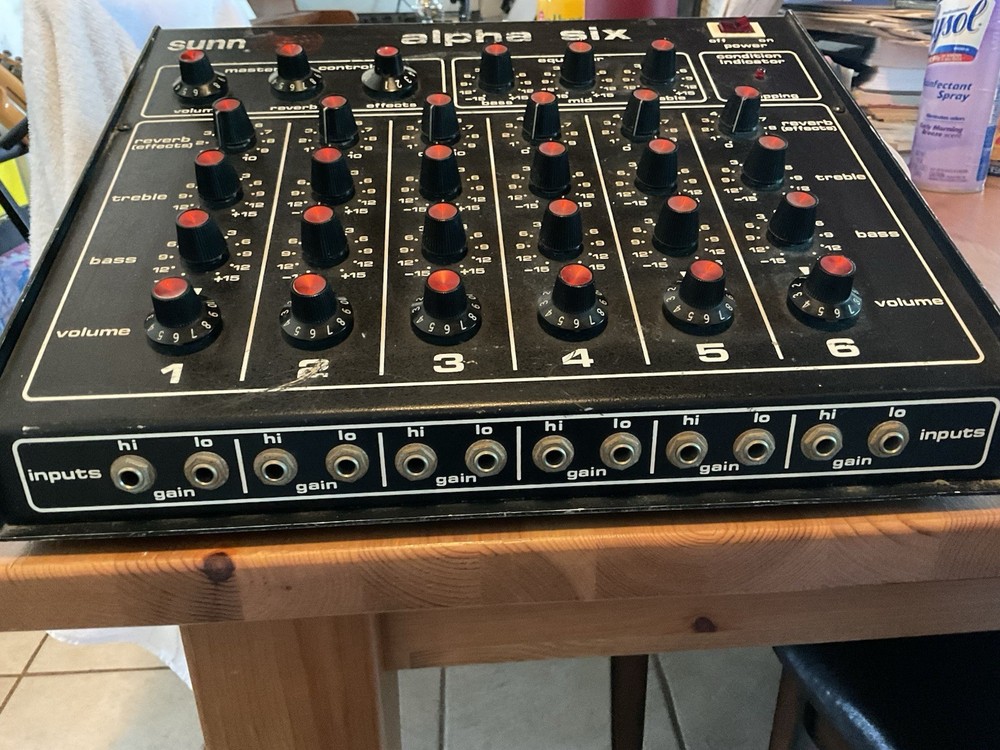 Sunn Alpha Six mixer
