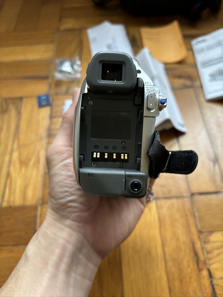 JVC Camera GR-D375U W Accessories READ DESCRIPTION