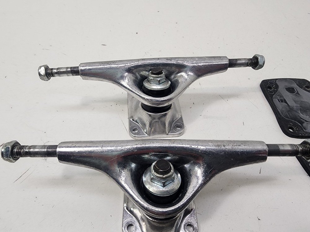 GENARIC Skateboard Trucks Pair 7.5"