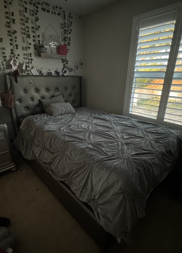 Gray Diamond Studded bedroom set