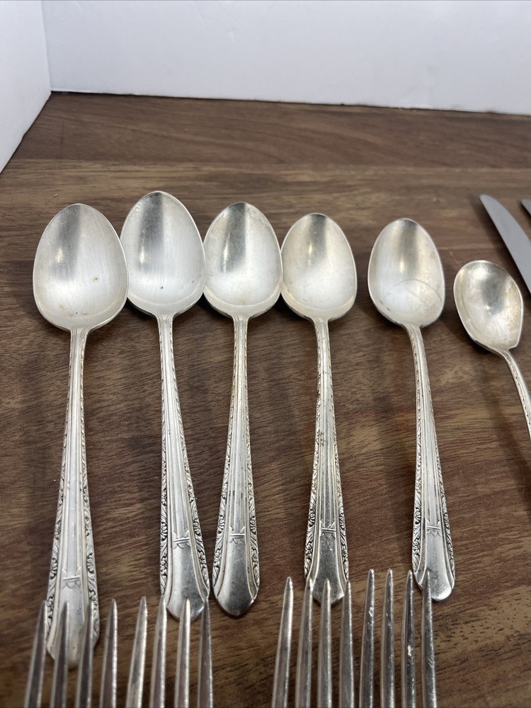 vintage wm rogers silverware set Cotillion Flatware 19 Pieces