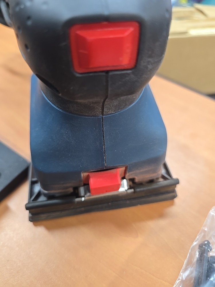 BOSCH 1297D Sander With Bag