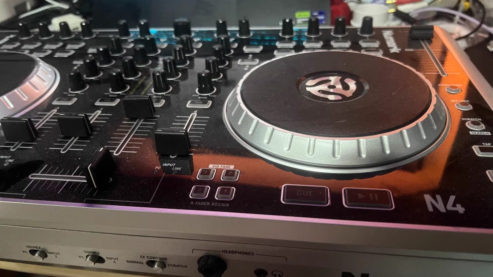 1 pcs Numark N4 DJ Controller