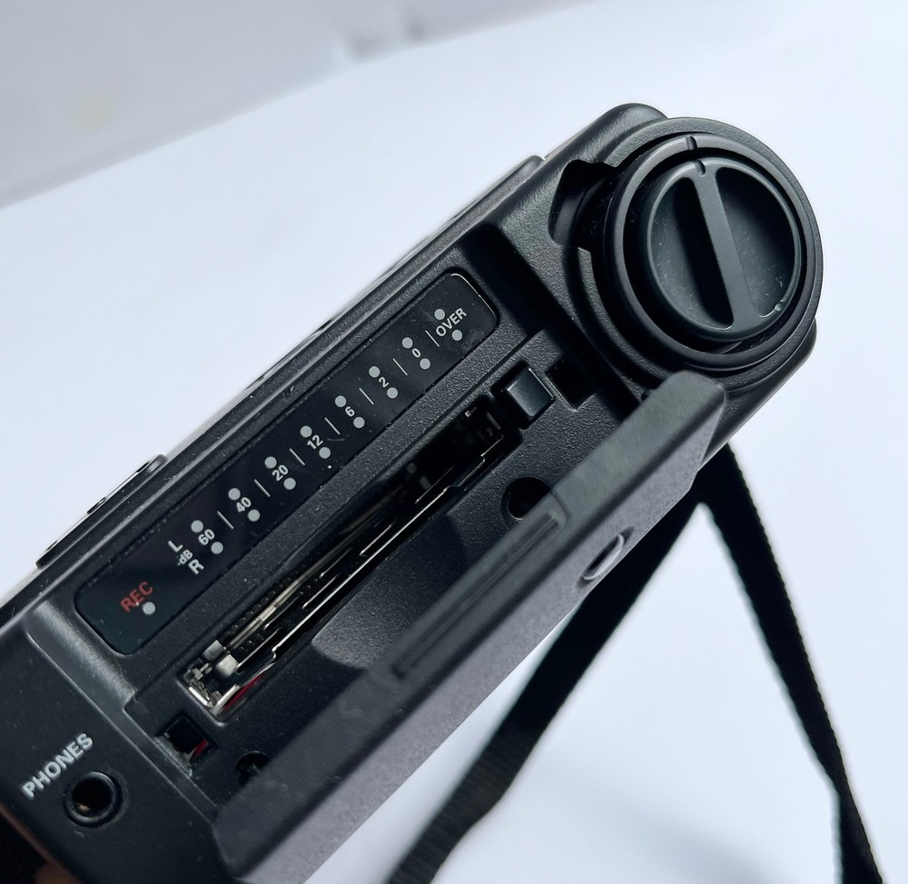 Marantz PMD660 Professional Solid State Recorder w/M-Audio Condenser Microphone