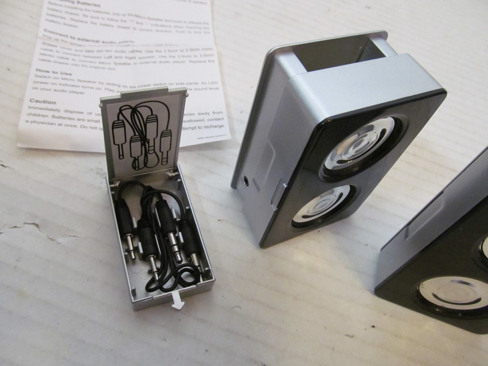 Xeos Micro Speakers Battery Powered Wired Connection, Silver