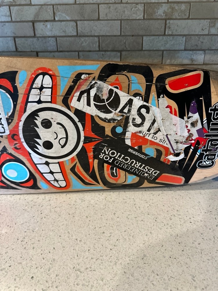 Catalyst longboard with gull wing trucks