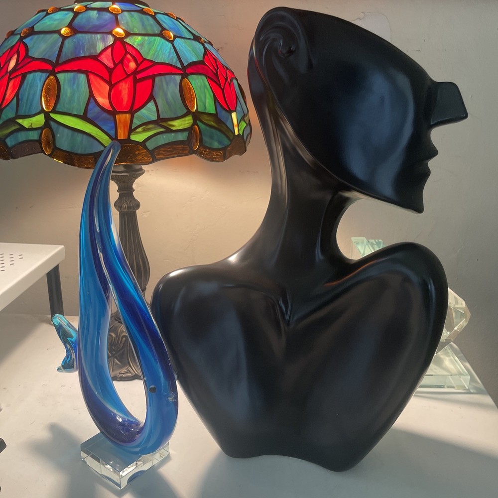 black mannequin head