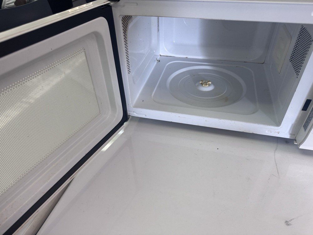 Magic Chef Microwave (Working) – Needs Glass Plate