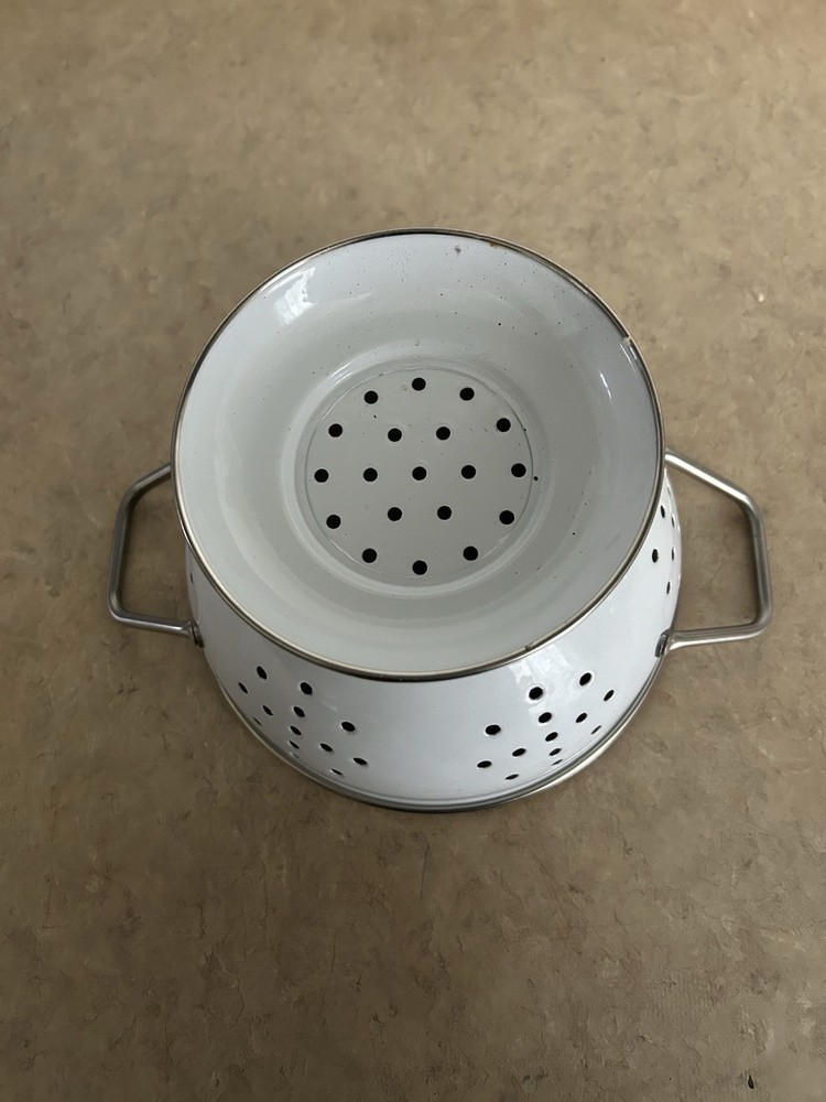 Small Porcelain Enamel Pedestal Strainer Colander