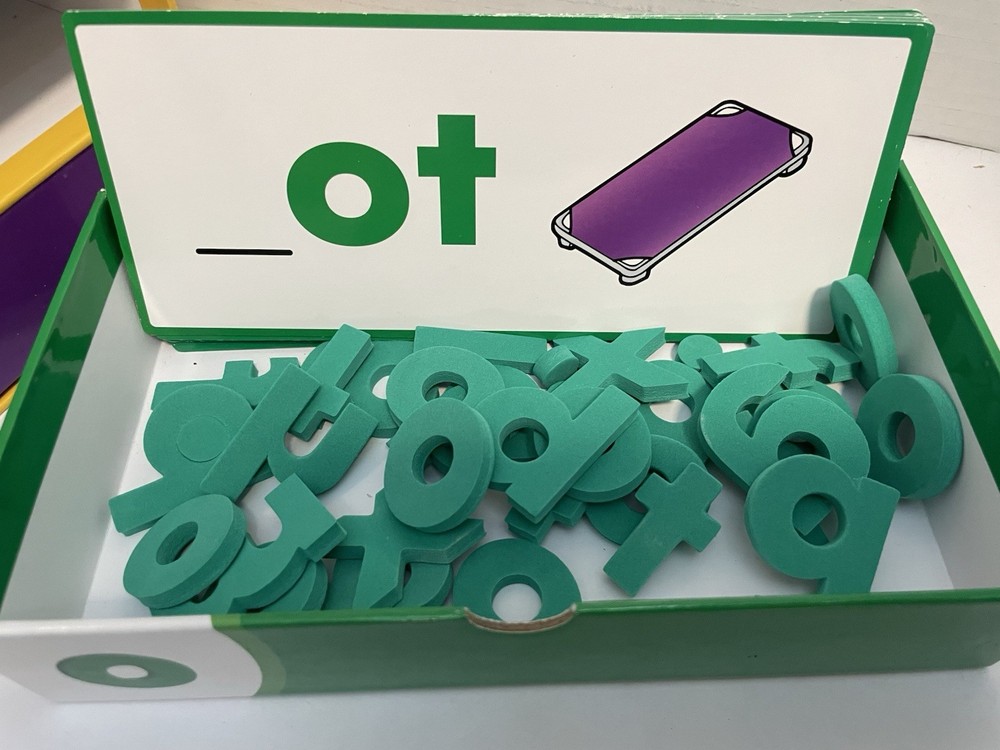 Lakeshore Learning I Can Build Simple Words Educational Kit