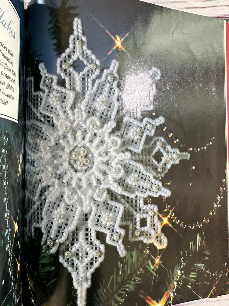 Plastic Canvas Project Book Christmas In Plastic Canvas 70 Projects Crafts EUC