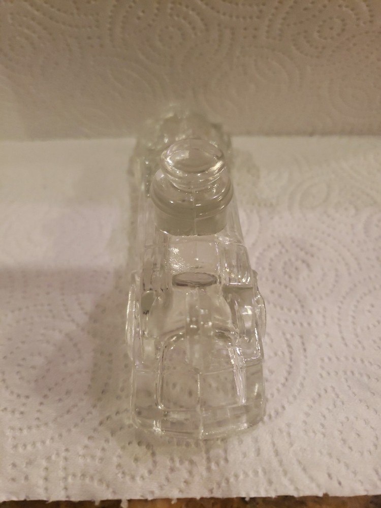 VINTAGE 1930’s GLASS FIRE TRUCK CANDY CONTAINER /EMPTY/TINY CHIP ON TANK