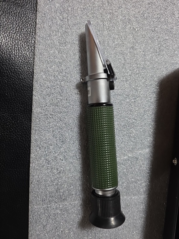 Zebra Skimmers Hand held Refractometer MT-010ATC