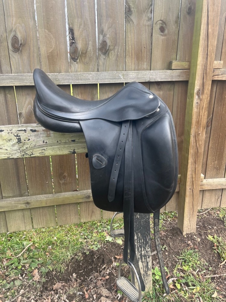 Amerigo dressage saddle 17"
