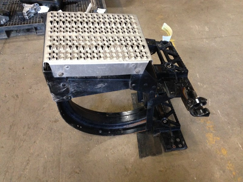 2015 Peterbilt 579 Frame Step A221054 (722-10078)