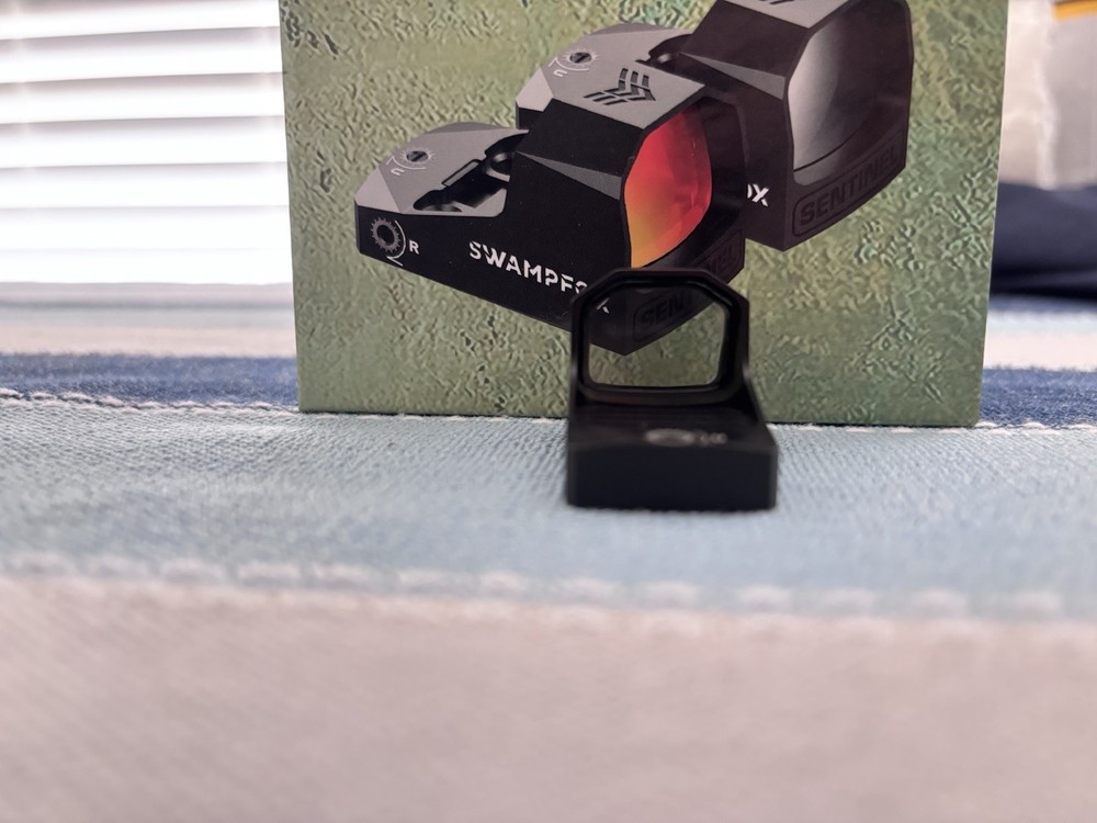Swampfox Sentinel 1x16 Micro Red Dot Sight w/ Mount & Accessories