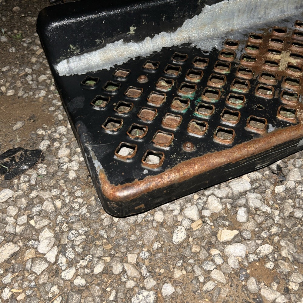 GMC 2003 2004 2005 C4500 C5500 Right FRONT STEP Passenger SIDE Single Cab Read