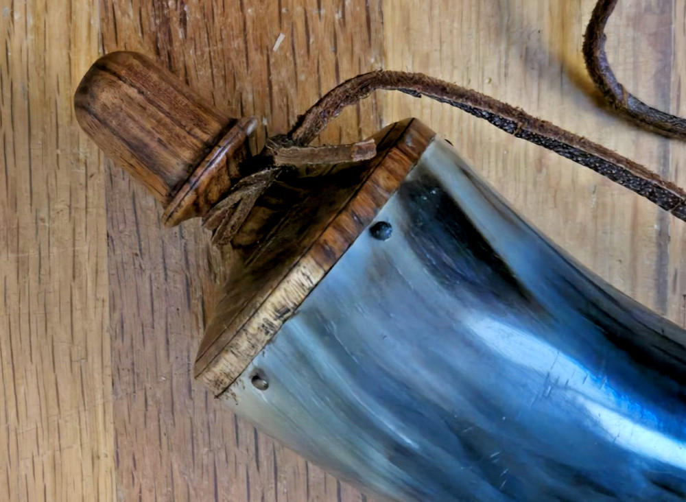 Muzzle Loader Powderhorn & BONUS Dancing with Wolves DVD