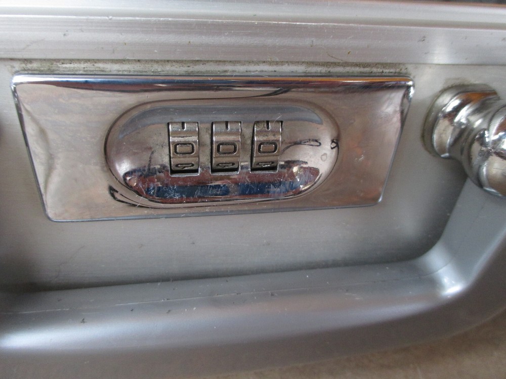 Zero Centurion Elite Locking Aluminum Briefcase / Protective Storage Case & Foam