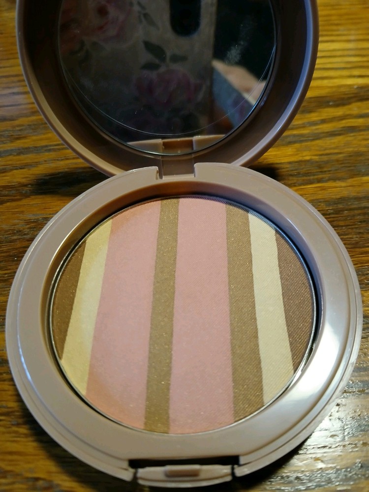 Belle Beauty Island Glow Blusher Bronzer