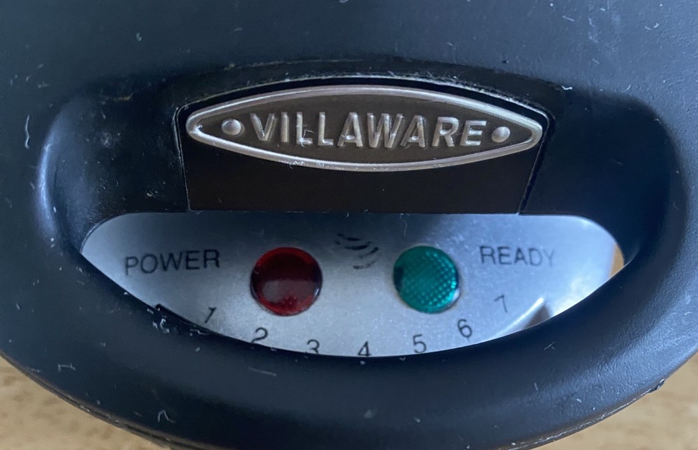 VillaWare Uno Belgian Waffle Maker 2-Sq Model# 2000 Tested Chirps