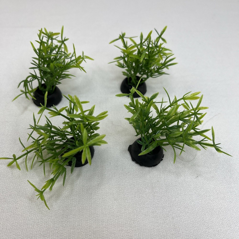 4 PC Xunyee Plastic Aquarium Plants