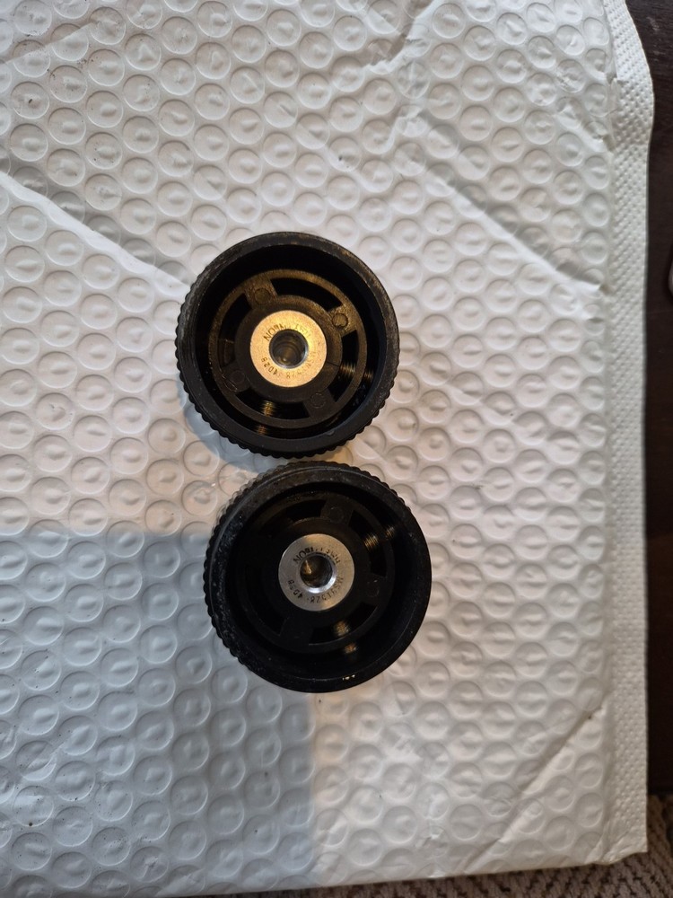 2 EA: RAYTHEON KNOBS MS91528-4D2B, For 1/4" SHAFT W/SET SCREWS, USED.