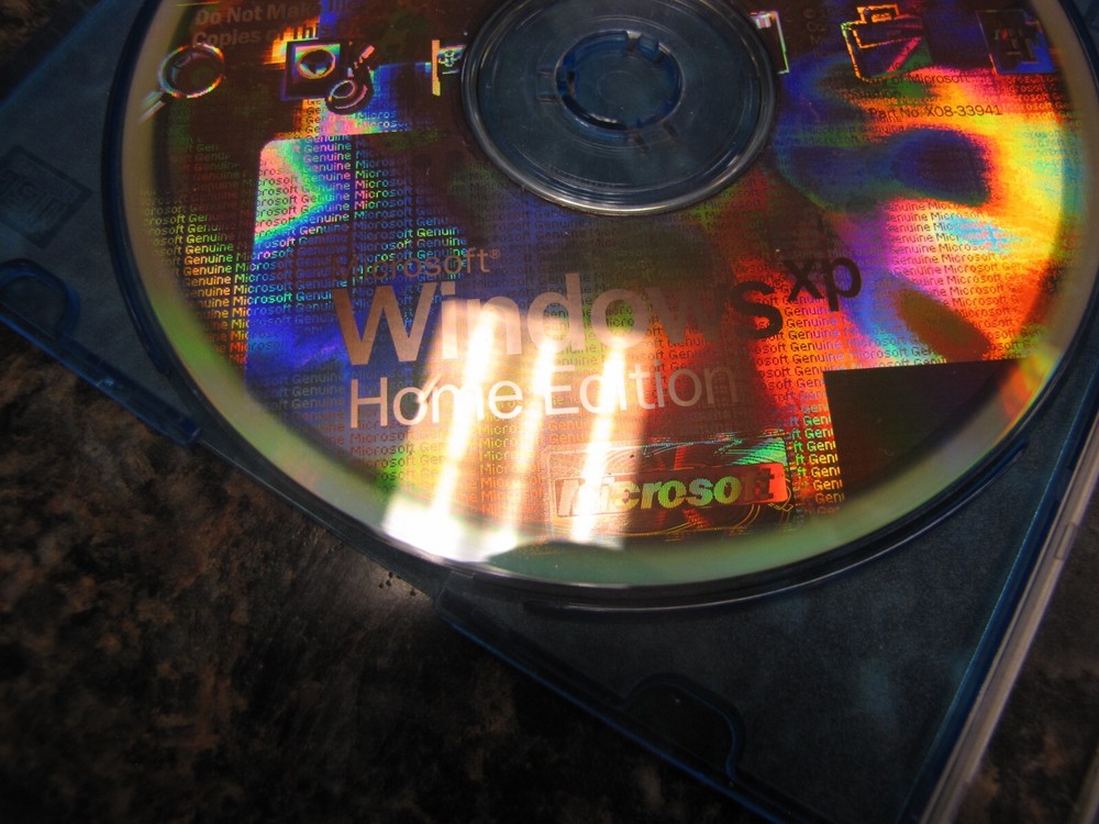 Vintage Microsoft Windows XP Home Edition Version 2002 CD-ROM - LM27