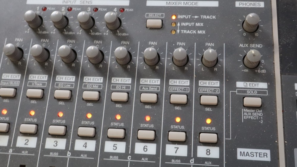 Roland VS-880 VXpanded Digital Studio Workstation Powers up UNTESTED N