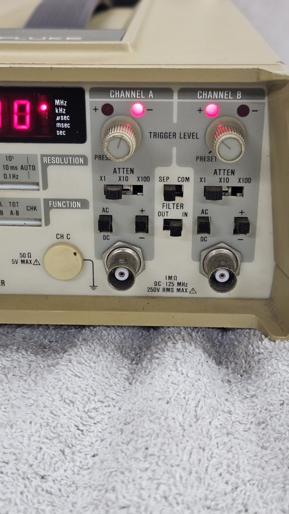 Fluke 7260A Universal Counter Timer 100-220V Tested. Powers ON. Nice!