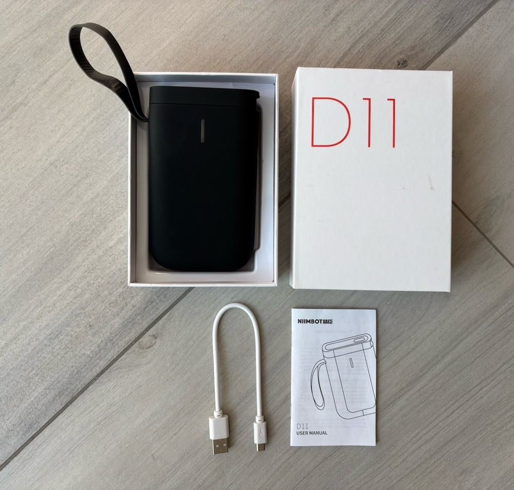 NIIMBOT D11 Mini Label Maker Printer Machine Black. NEW