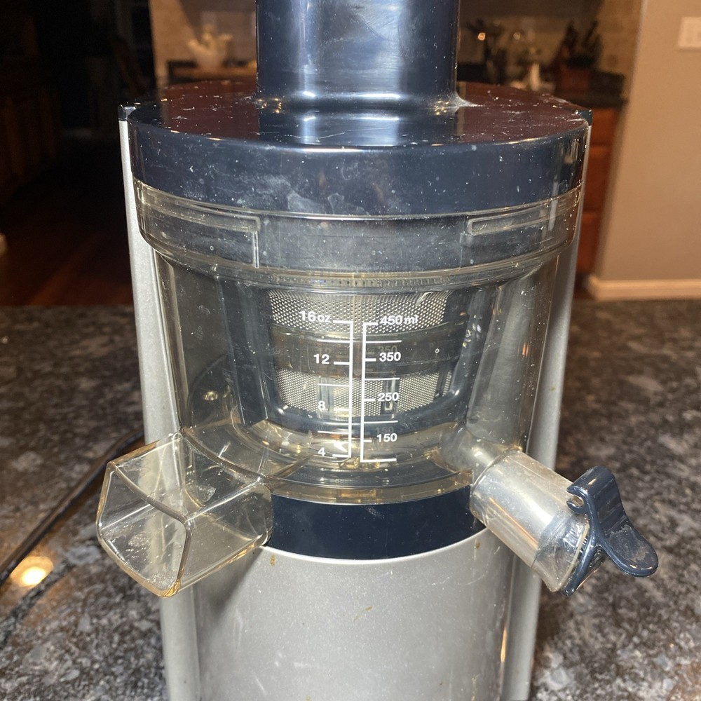 Omega VSJ843R Vertical Slow Masticating Juicer Extractor 120 V Compact Design