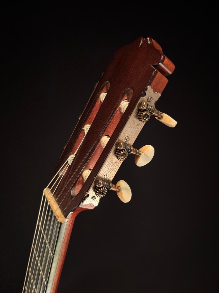 1965 Manuel de la Chica Guitar
