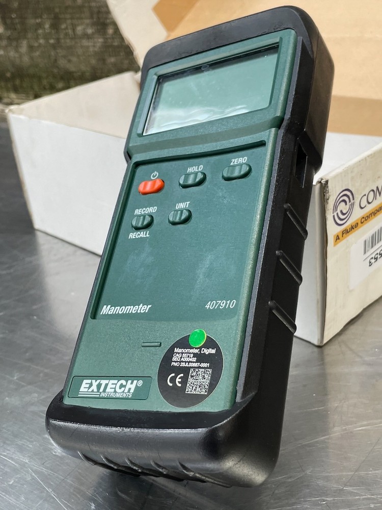 Extech Manometer PN: 407910 with Black Protective Case
