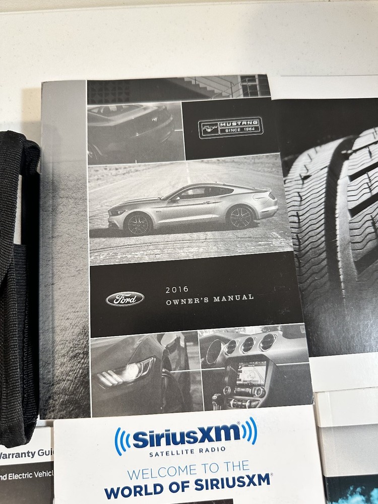 2016 Ford Mustang Owner's Manual Set