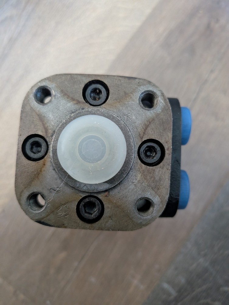 Coursemaster Hydrive 0507104 Hydraulic Steering Unit NOS