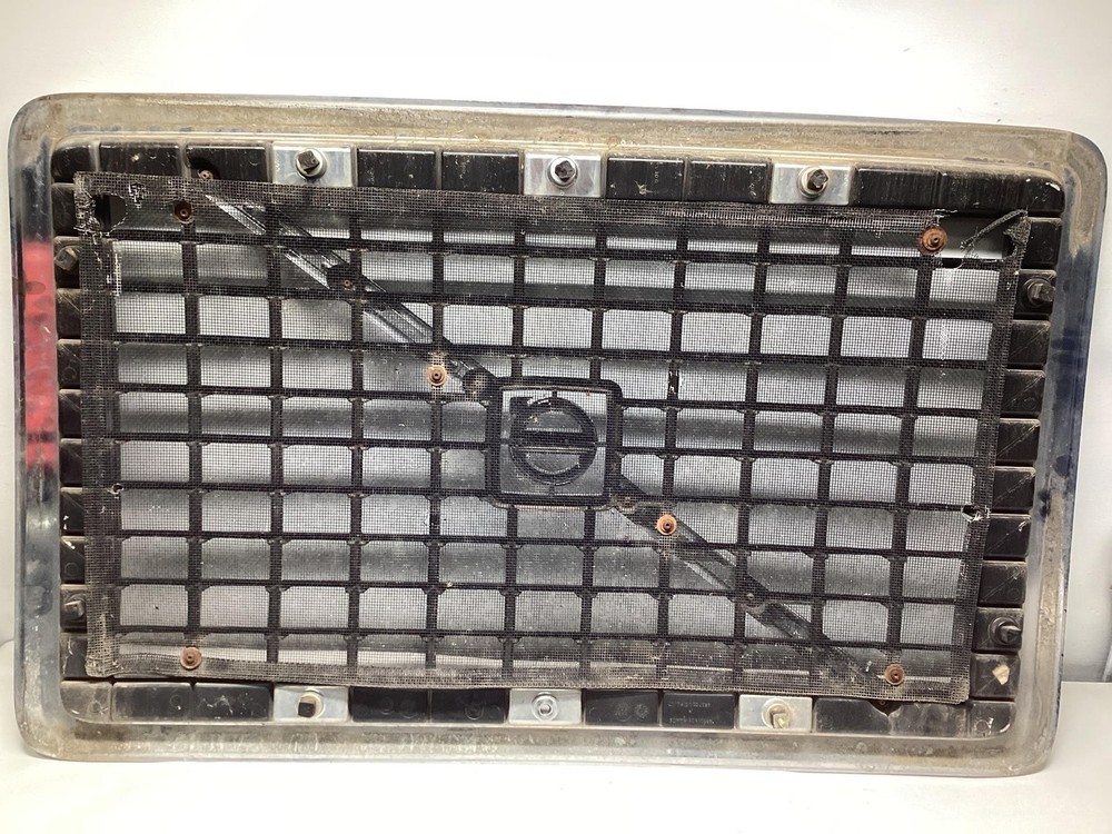 2003-2017 Volvo VNL Grille - Used