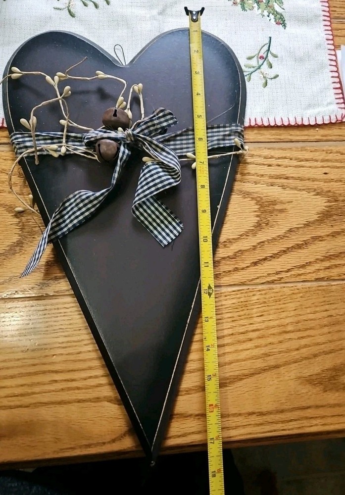 17" Primitive Hanging Heart Shape Wall Decor (B17)