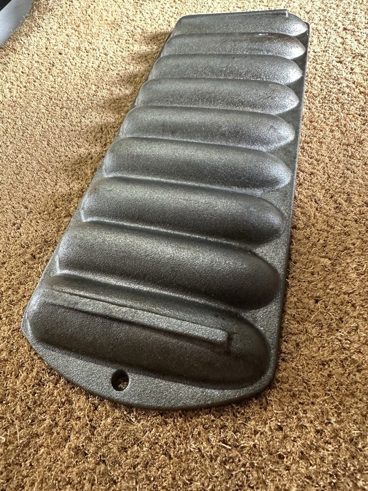 Cast Iron Corn Stick Pan 9 Ear Cornbread Mold Bakeware Vintage