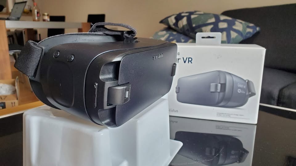 Samsung Gear VR - Virtual Reality Headset