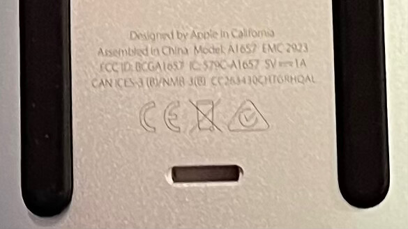 Apple A1657 Magic Mouse 2 Wireless Mouse - Silver (MLA02LL/A) Works Perfect!