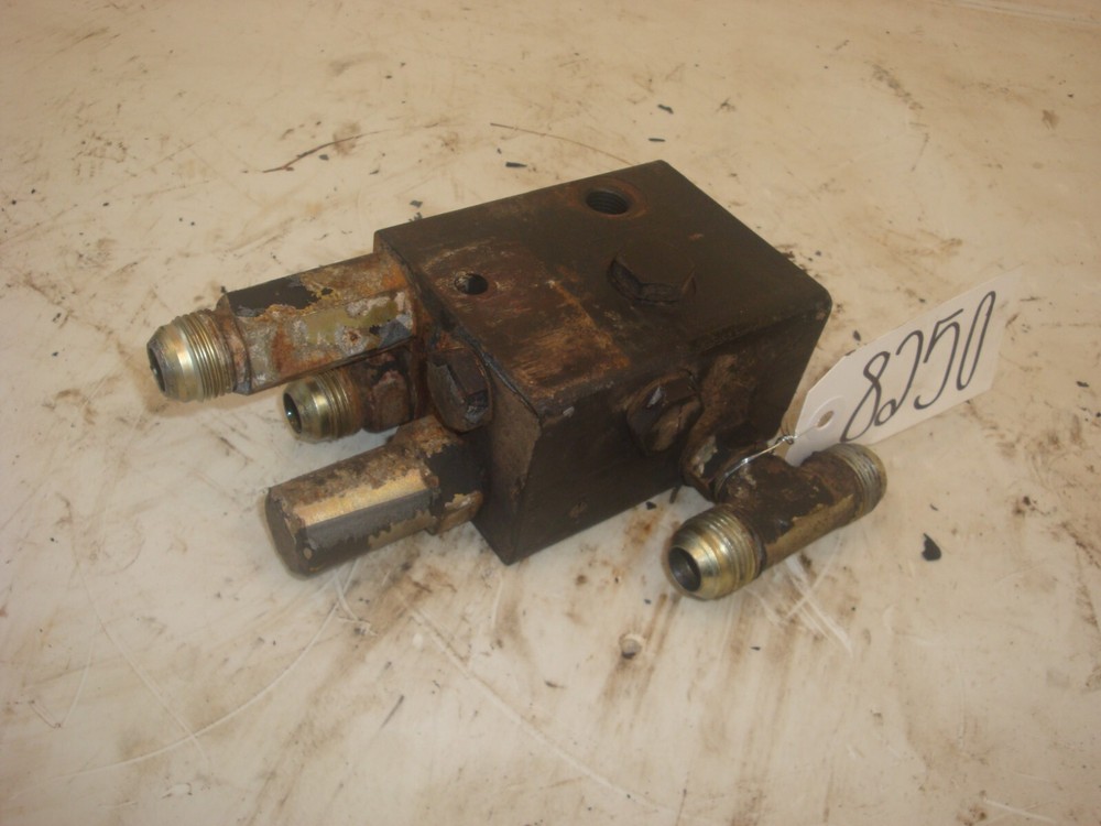1993 AGCO 8630 Tractor Hydraulic Valve