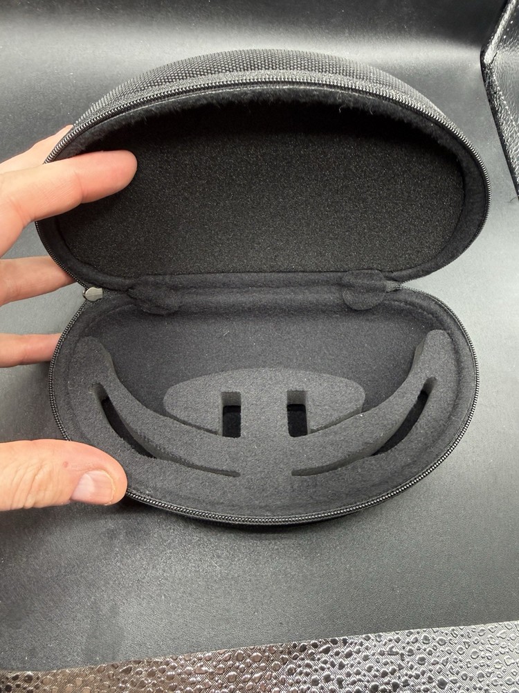 Oakley Radar Array Clamshell Case
