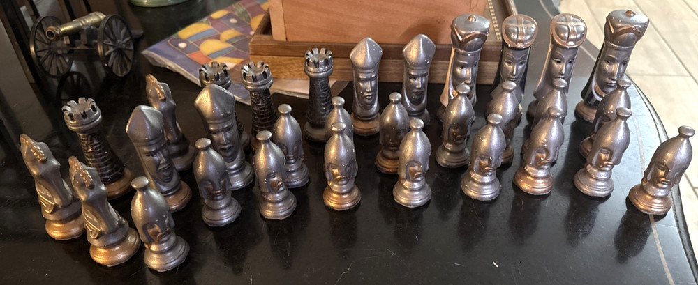 VTG Ceramic Medieval Chess Piece Set Silver Gold  DEFECTS & 1 PC BROKEN mcf
