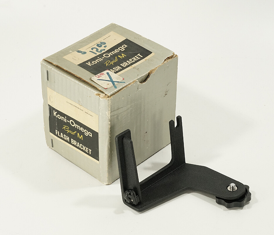 KONICA FLASH BRACKET FOR KONI-OMEGA RAPID M, IN WORN BOX/219596