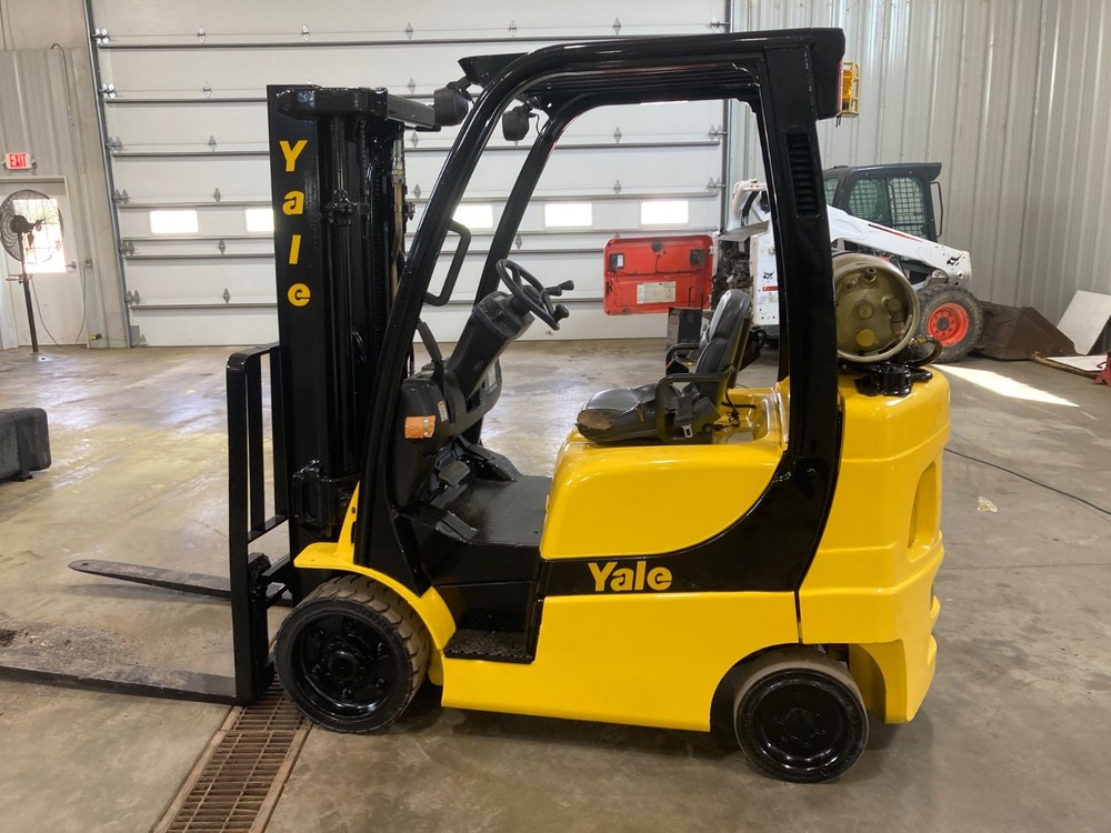 2012 Yale Forklift- Three Stage- Side Shift- 5782hrs- 4750lbs Capacity