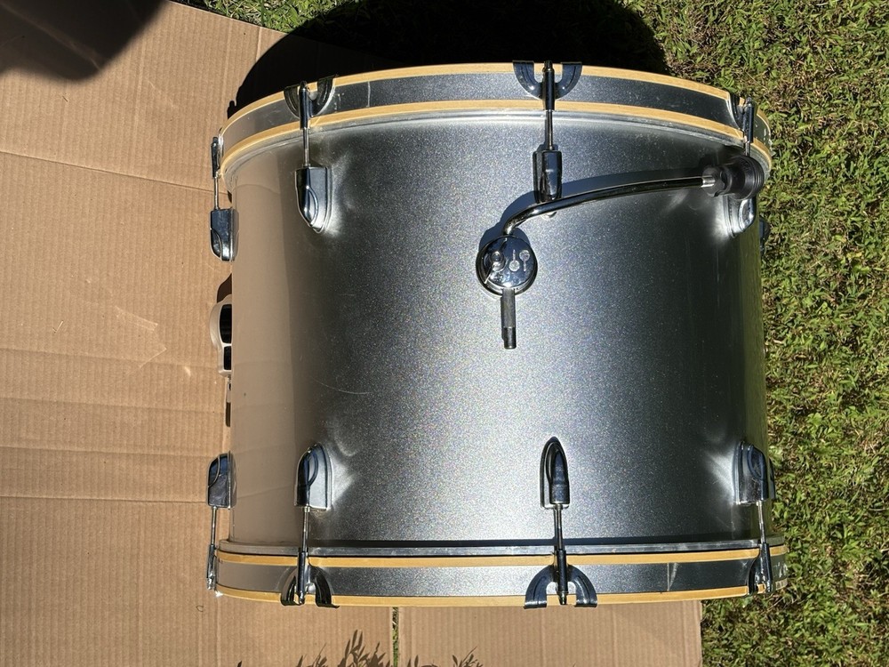Sonor Force 1003 22” Silver Bass Drum