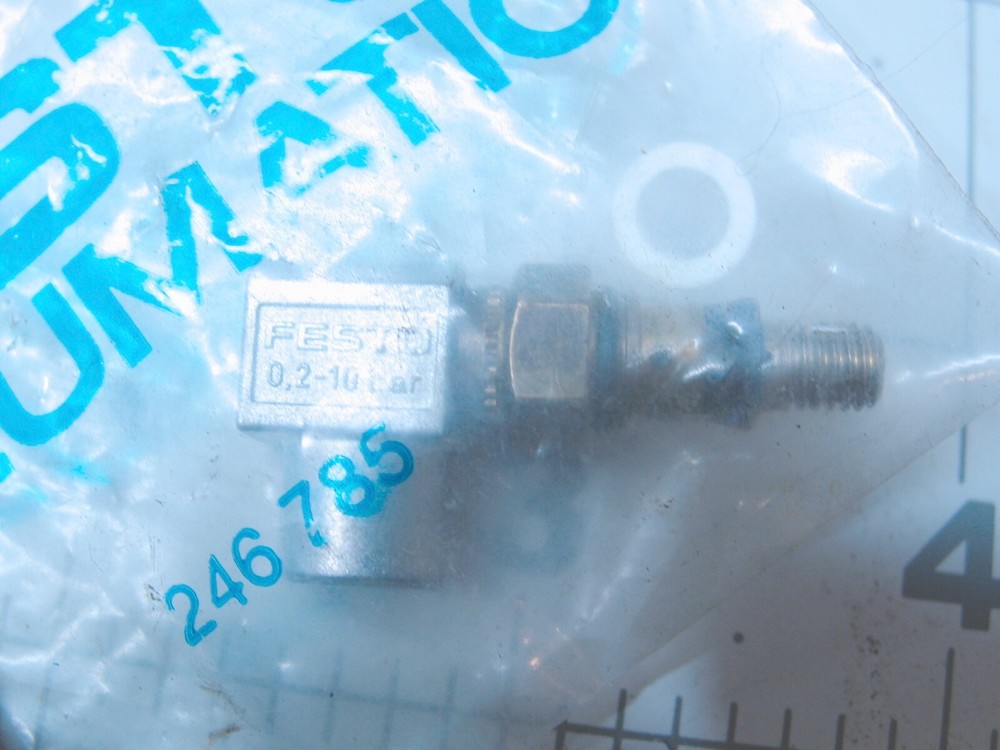 ( FESTO #13321 GRLA-M5) fitting