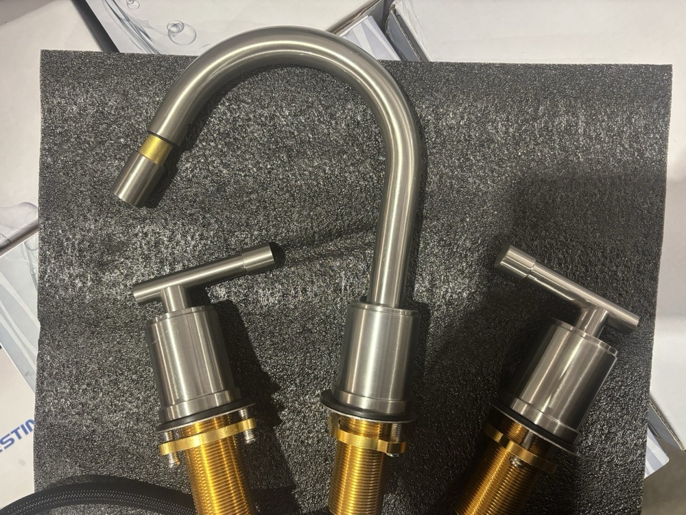 3-Hole Bathroom Faucet (Silver, Starlight Chrome)