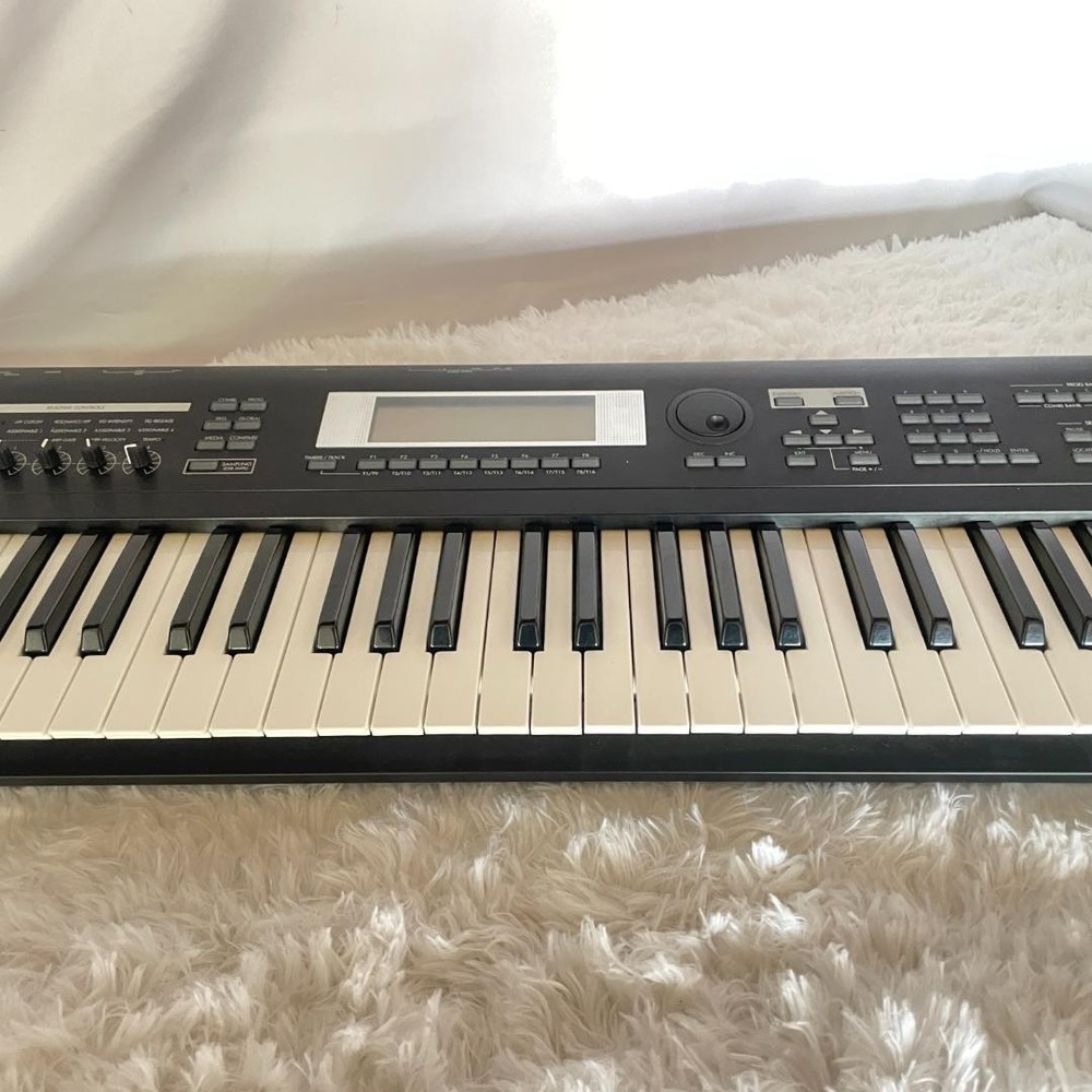 KORG TR76 Synthesizer